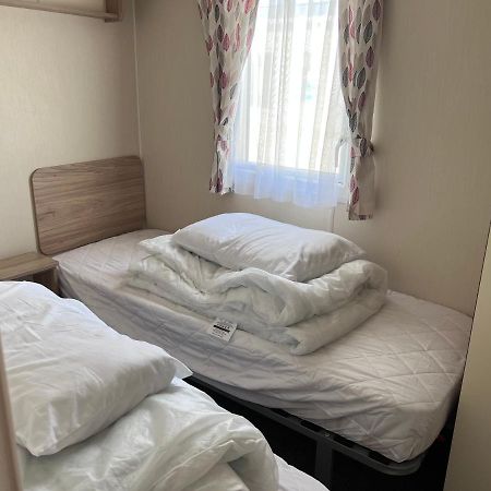 Pg173 Golden Palm Resort 6 Berth Caravan With Decking Чапъл Сейнт Лионардс Екстериор снимка