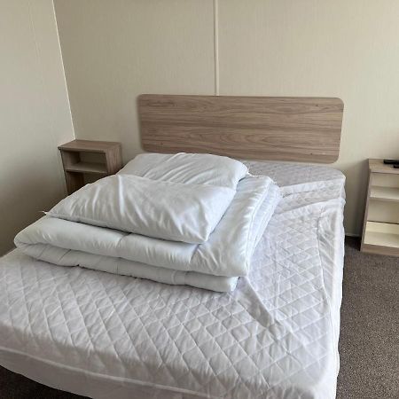 Pg173 Golden Palm Resort 6 Berth Caravan With Decking Чапъл Сейнт Лионардс Екстериор снимка