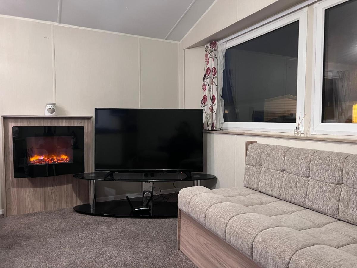 Pg173 Golden Palm Resort 6 Berth Caravan With Decking Чапъл Сейнт Лионардс Екстериор снимка