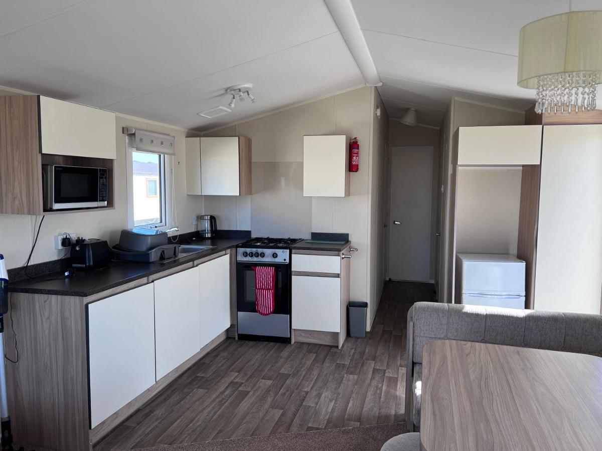 Pg173 Golden Palm Resort 6 Berth Caravan With Decking Чапъл Сейнт Лионардс Екстериор снимка